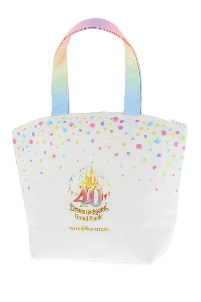 スーベニアランチケース 対象メニューにプラス1,300円｜東京ディズニーリゾート40周年“ドリームゴーラウンド”グランドフィナーレ スーベニア付きメニュー｜発売日：2024年1月23日（火）｜販売店舗：東京ディズニーランド「トゥモローランド・テラス」、東京ディズニーシー「ザンビーニ・ブラザーズ・リストランテ」