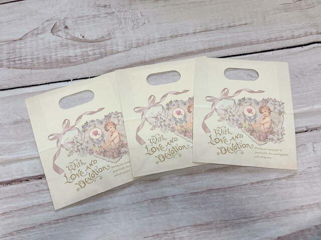 1点につき3枚のペーパーバッグが入っています