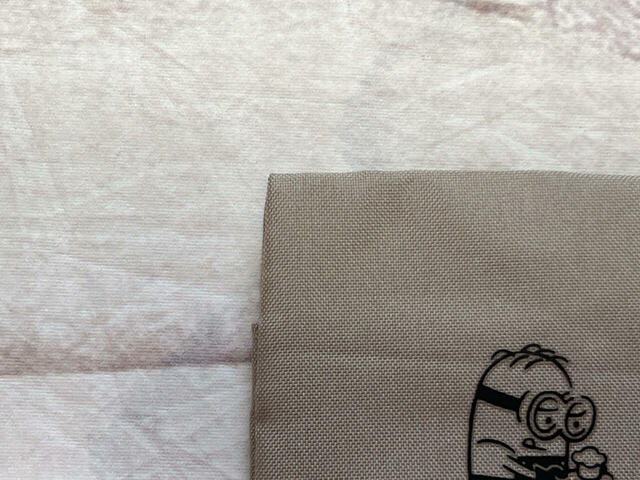 カラーはおしゃれなカーキ