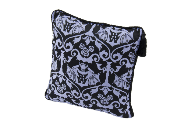 クッション 2,300円｜縦約35×横約35cm｜東京ディズニーリゾート「ディズニー・ハロウィーン」2019 スペシャルグッズ｜販売店舗：東京ディズニーシー「エンポーリオ」