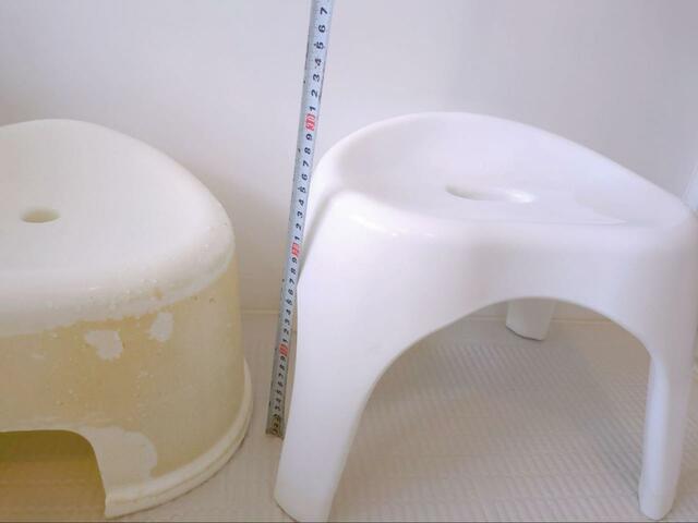 【ニトリ 裏面も洗いやすい 抗菌風呂いす ブロウ 高さ25cm】座面の高さは従来のいすより約5cm高くなり、座りやすく