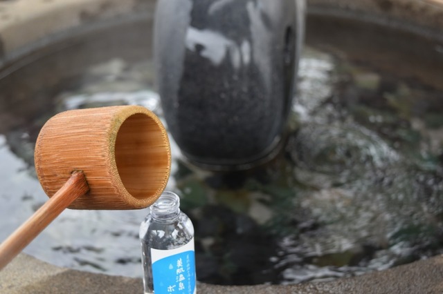 温泉をスプレーに詰める