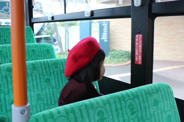 バスのシートにもキャラクターが描かれています。