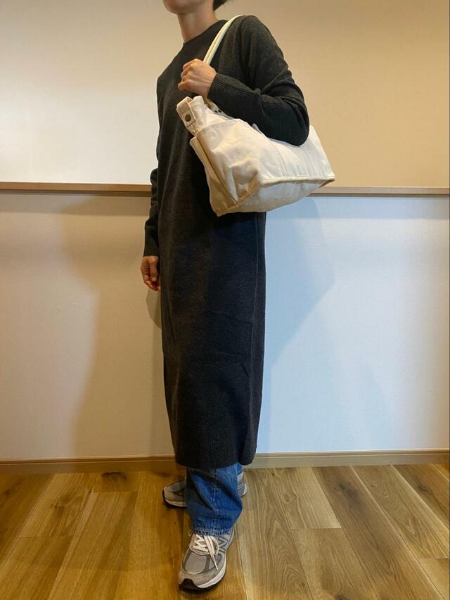 【UNIQLO スフレヤーンワンピース】デニムやスニーカーと合わせたカジュアルコーデ