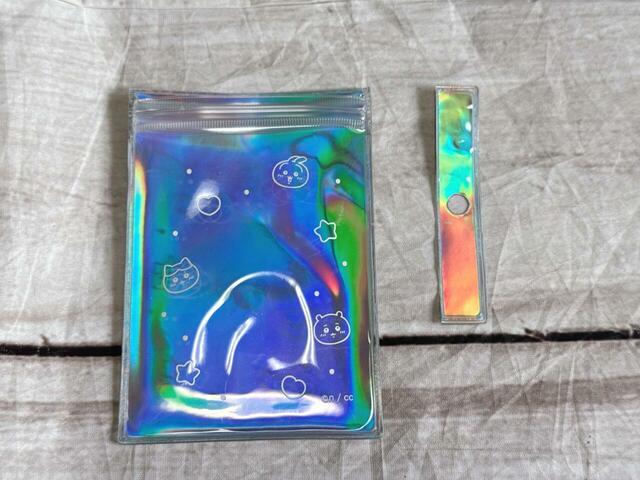 上部の穴あき箇所をカットして、ポーチとして再利用してみました♪