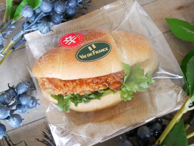 塩パンサンド（柚子七味チキン）