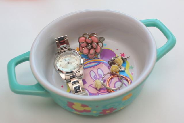 ピアスや指輪などの収納にも。