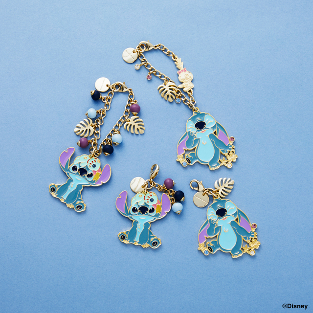 バッグチャーム：￥6,050、ファスナーチャーム：￥4,400【サマンサタバサ「スティッチ」コレクション】