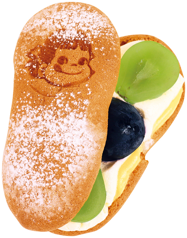 「ポケットショートケーキ（シャインマスカット＆ナガノパープル）」＜価格：540円（税込）＞【「不二家 銀座」が西武池袋本店にオープン！ふわふわブッセ生地にペコちゃんの焼印が可愛い「ポケットショートケーキ」販売！】