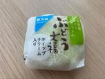 【シャトレーゼ　山梨県産シャインマスカットのぶどう大福ホイップクリーム入り】159kcal/1個