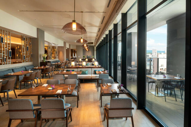 「オールデイダイニング「モザイク」」＜ヒルトン広島6F＞【【スヌーピー】カラフルな“サーカススイーツ”が食べ放題！ヒルトン広島でスヌーピーと仲間たちの夏のスイーツカーニバル！】