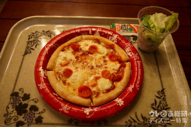 サラダピッツァ（880円）