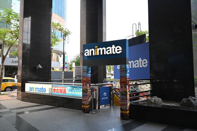 地下鉄西門駅すぐの場所にあるアニメイト台北店は、地下の大きなフロア