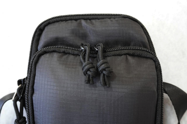 開きやすいダブルジッパー