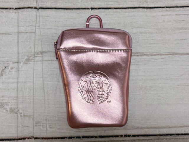 スタバのカップを模したデザインがかわいいポーチ【SAKURA2026 スターバックス ミニポーチギフトピンク（ドリンクチケット付）】