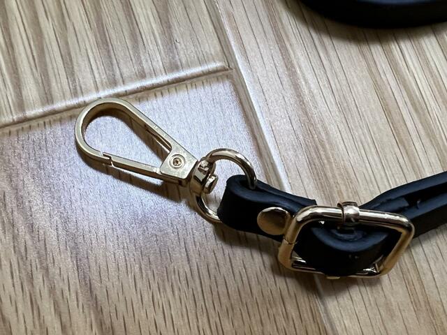 【3COINS 【推し活】参戦バッグ】金具は固くないので安心