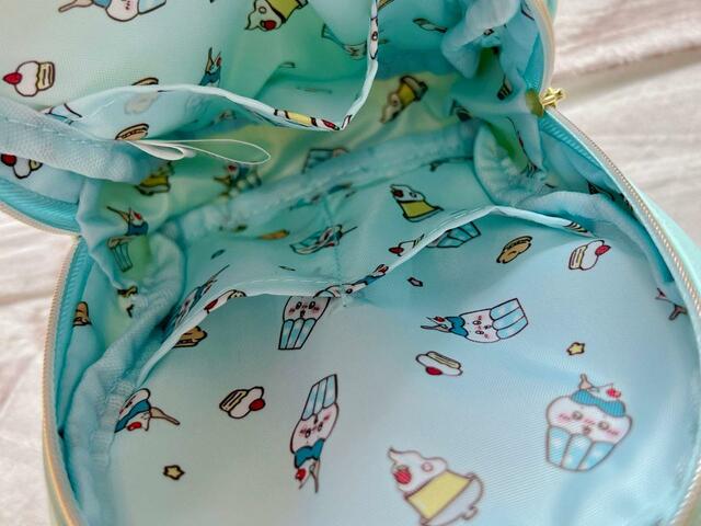 フロント側には仕切りポケットが2つ