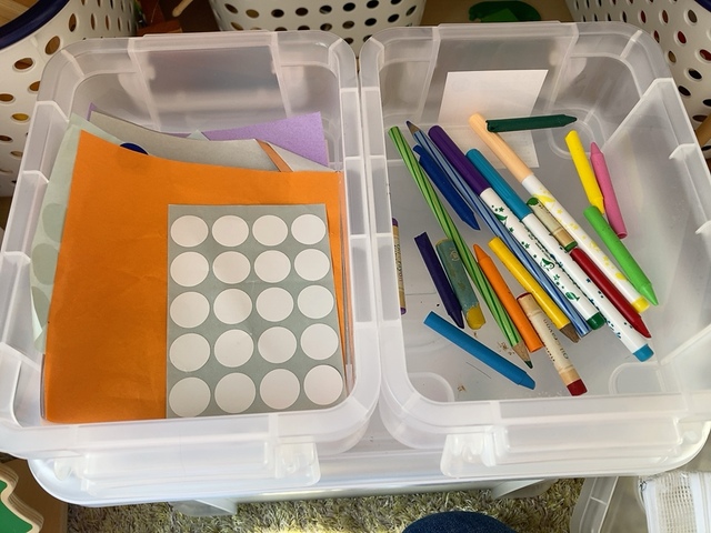 【ニトリ 運べるコンテナボックス】画用紙、シール、折り紙なども整理してみました