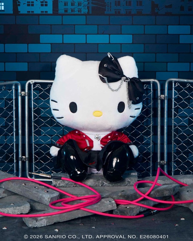 【Happyくじ「Sanrio characters PUNKS PartyHalloween2026〜」】特賞:BIG! ハローキティぬいぐるみ/存在感抜群のハローキティ