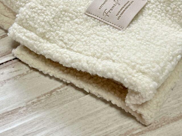シープボア調のもこもこ生地がかわいい〜！つい触りたくなってしまいますね♪