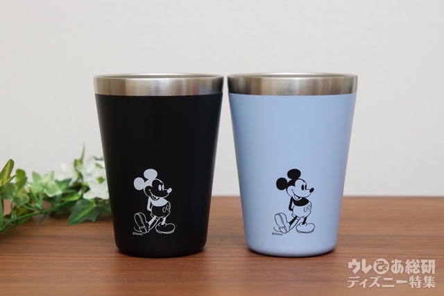 ミッキーのデザインは新色のブラック&ブルー