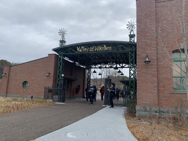 魔女の谷の入口ゲート