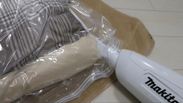 【ダイソー ふとん一式用まとめて圧縮袋】メーカー推奨ではないもの端から吸引も効果あり