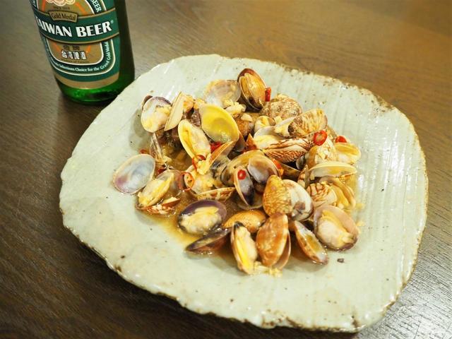 日本のスーパーで買ったアサリで再現した酒蒸し。オイスターソースを少し加えると甘みが加わって美味