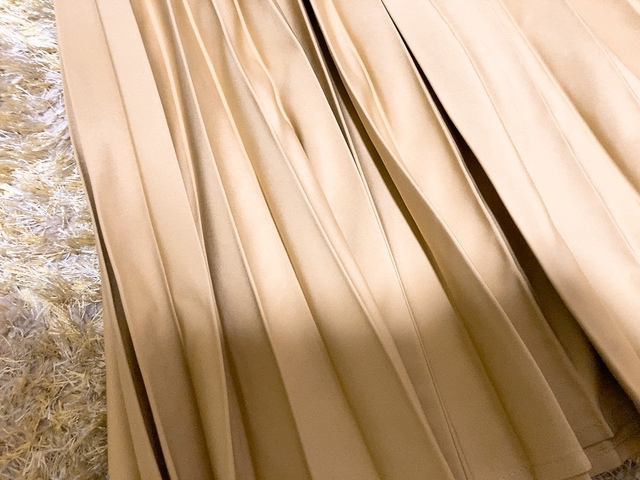 【ワークマン レディース撥水ライトプリーツスカート】ハリと光沢があり高見えします