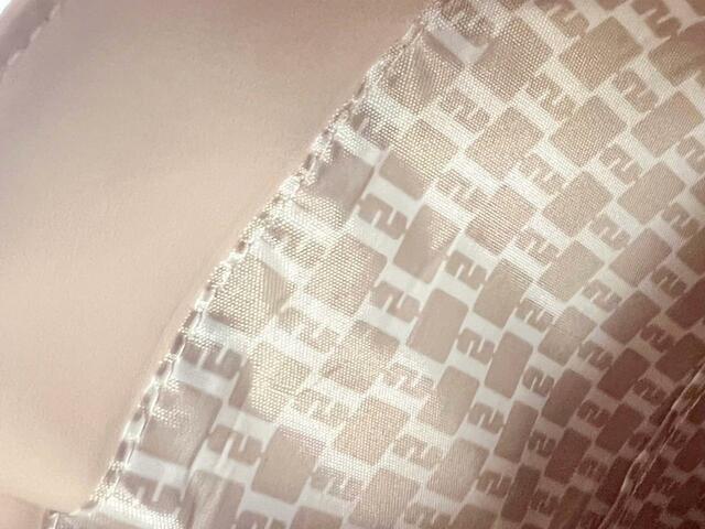 「H」のモノグラム柄♡明るいカラーなので中が見やすいです！『Her lip to 5th Anniversary Book One Handle Bag ver.Her lip to』小嶋陽菜完全監修「ハーリップトゥ」One Handle Bag（ワンハンドルバッグ）価格：3,289円（税込）