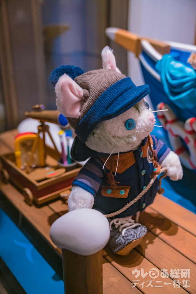 「マクダックス・デパートメントストア」のウィンドウ