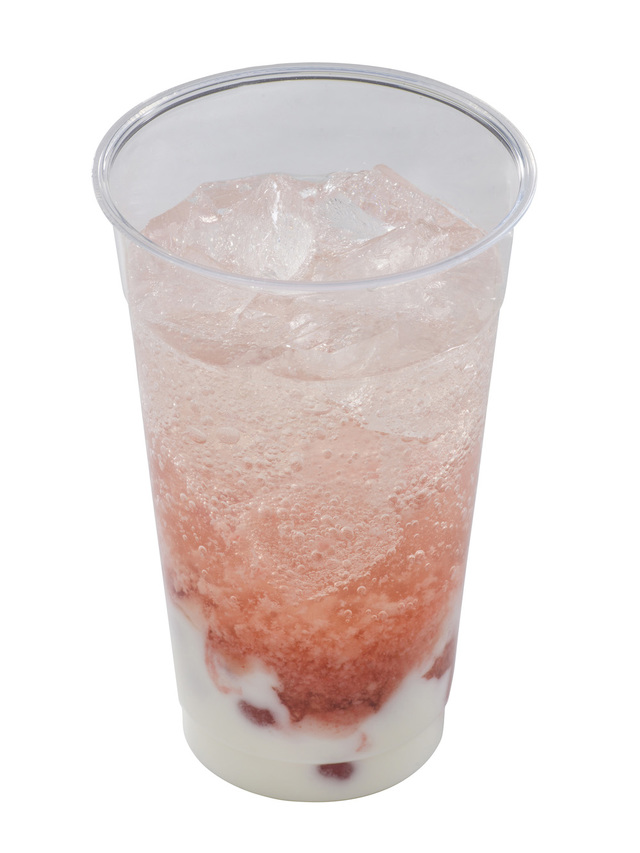 スパークリングタピオカドリンク(ストロベリーヨーグルト) 450円|ヒューイ・デューイ・ルーイのグッドタイム・カフェ、キャプテンフックス・ギャレー、ボイラールーム・バイツ|東京ディズニーランド「ベリー・ベリー・ミニー!」スペシャルメニュー