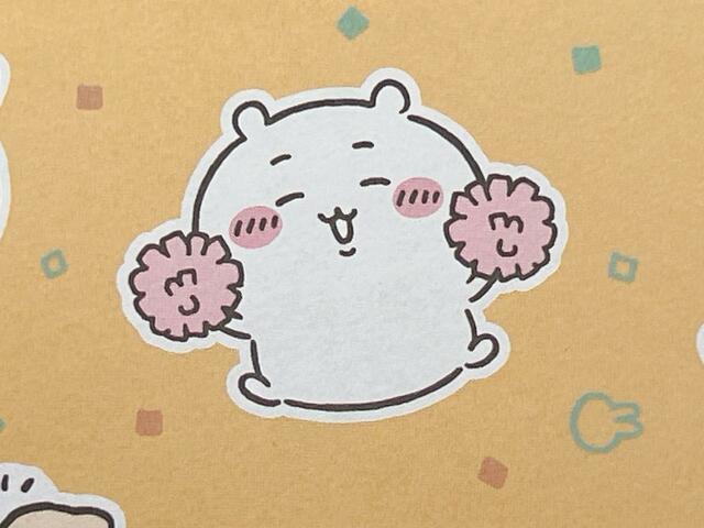 ポンポンを持って応援している笑顔のちいかわ♪