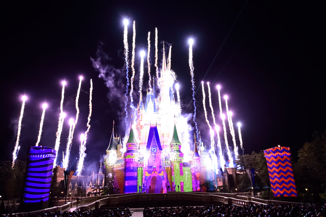 ５２：「ワンス・アポン・ア・タイム」ディズニー映画の名シーンとともにクライマックスへ ©Disney