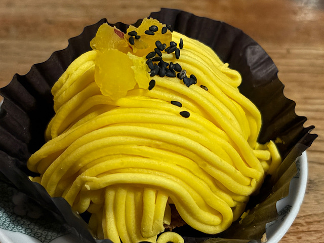 【コメダ珈琲店　ごまいもんぶらん】鳴門金時クリームと黒ごまホイップの美味しさが調和するごまいもんぶらん