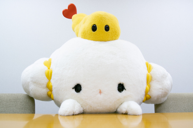 テーブルについてインタビューに答えてくれます