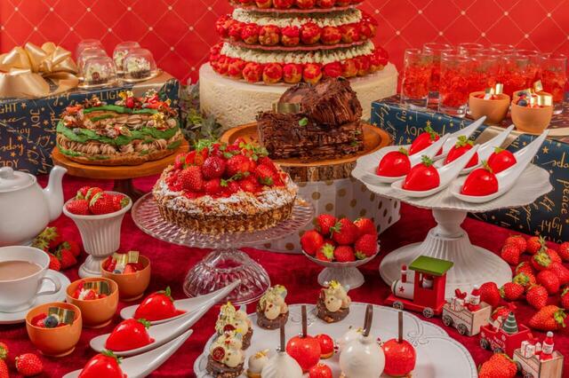 「クリスマス・スイーツビュッフェ【Very Berry X’mas!】~いちごが彩るクリスマス~」<期間:2025年11月1日~12月31日>【【神戸北野ホテル】いちごのデコレーションがキュートな「クリスマス・スイーツビュッフェ」を開催!超巨大「いちごのミル・ミル・サントノーレ」も登場!】