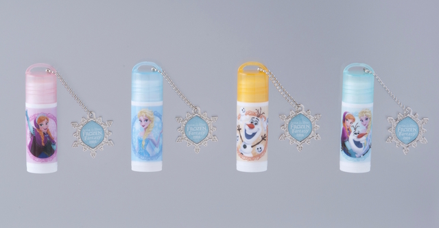 「アナとエルサのフローズンファンタジー」スペシャルグッズ リップクリームセット ¥2,000(ピーチ、ミント、オレンジ、シトラスの香り)