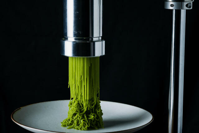 「絞りたて抹茶モンブラン」＜期間：2026年5月7日〜6月30日＞【まるで“世界一周”♪19か国のグルメを味わえる「旅するビュッフェ 世界美食めぐり」でシュラスコ風ローストビーフも食べ放題！】