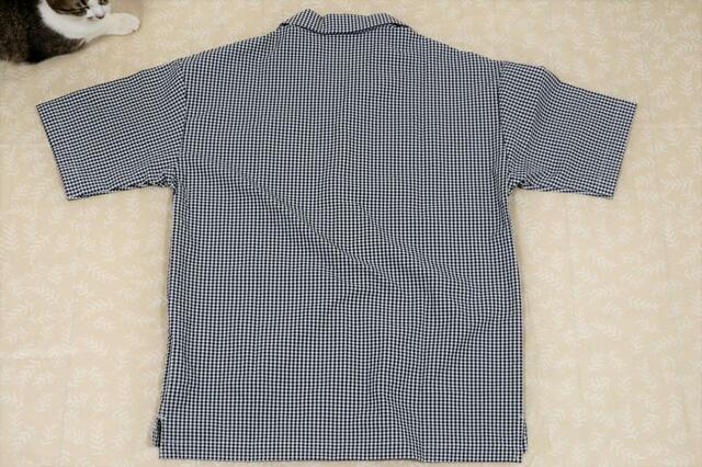 【ワークマン シアサッカーストレッチ 半袖シャツ】後ろもシンプルです