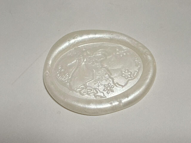 ホワイトのエルサとアナのシルエットシーリングスタンプ。雪のイメージです♪