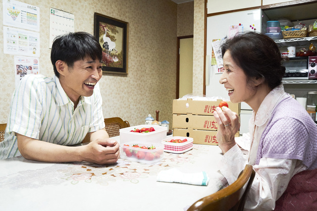 『母を亡くした時、僕は遺骨食べたいと思った。』 2月22日（金）公開　©宮川サトシ/新潮社 ©2019「母を亡くした時、僕は遺骨を食べたいと思った。」製作委員会 配給：アスミック・エース 