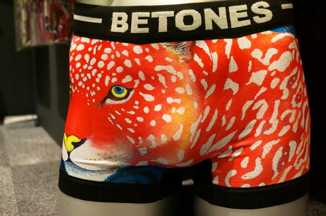 場と間クリスマス／クレディッツ株式会社『BETONES』シリーズ