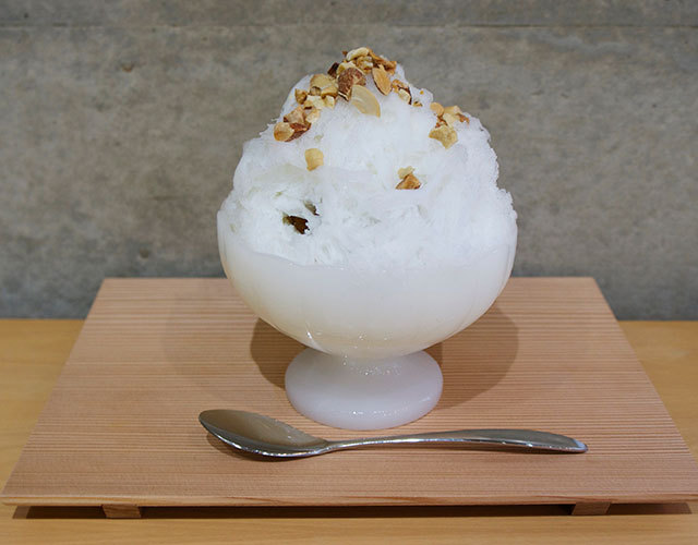 ほうせき箱／なら琥珀ミルクごおり 600円