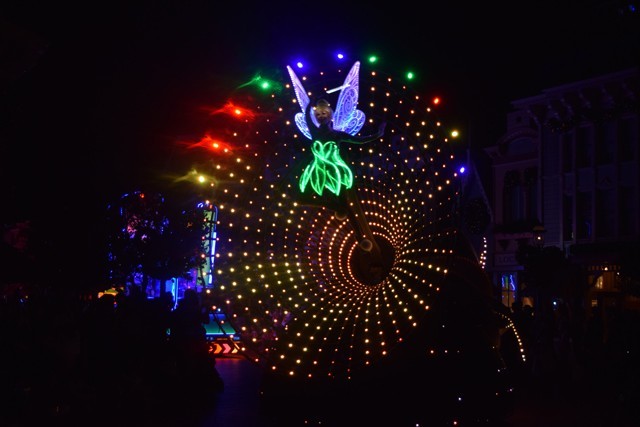 ディズニー・ペイント・ザ・ナイト・パレード｜香港ディズニーランド・リゾート