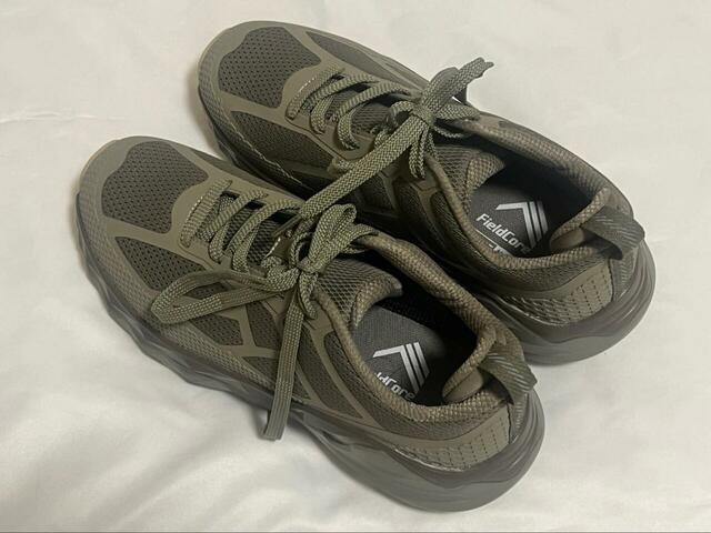 【ワークマン　トレックシューズエンリル】メサグレーは若干ベージュがかったグレージュのような色みでおしゃれ！