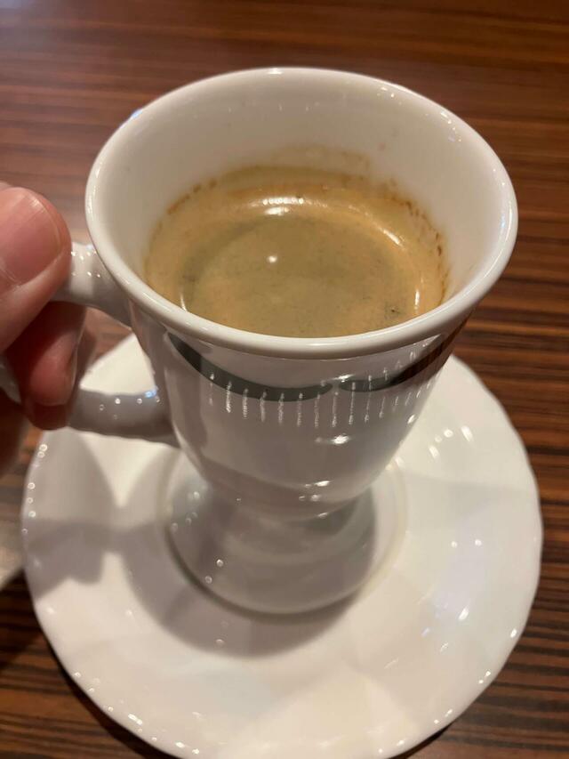 ホットコーヒーで小休止。びくドンはコーヒーも美味いのだ。【びっくりドンキーのジョッキパフェ】