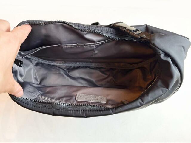 【green label relaxing 2WAY ハッスイ ショルダー バッグ】がばっと開く開口部。荷物の出し入れもラクラクです♪