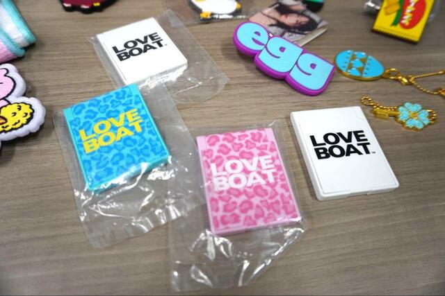 なかには、袋から開けていないものもありました