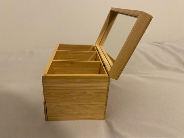 【IKEA（イケア）DRAGAN ドラガン ジュエリーボックス】上部のフタは100〜110°くらいまで開きます